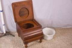 Early mahogany chamber pot with turned legs; 6117-047
