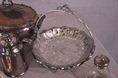 Large group of miscellaneous silverplate items; 6117-050B