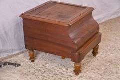 Early mahogany chamber pot with turned legs; 6117-047