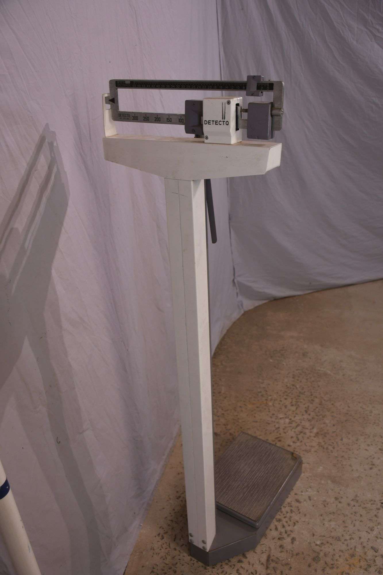 Detecto アンティークスケール オフホワイト Detecto vintage scale with height measure; 74-11930 - R.H. Lee