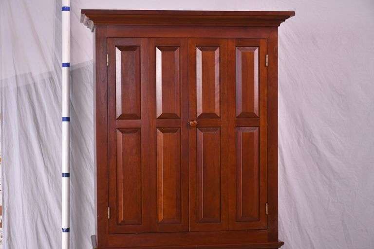 Cherry corner cabinet with raised panel doors; 662-1968