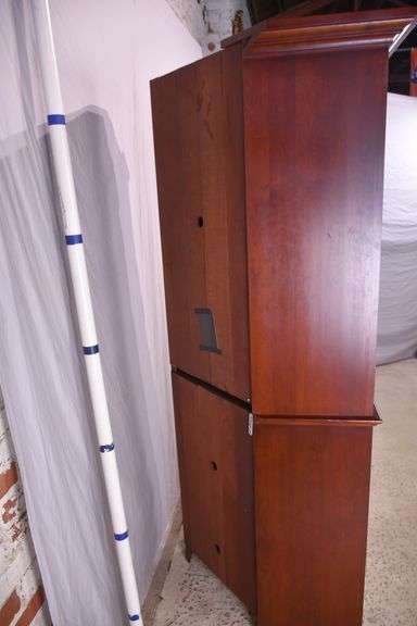 Cherry corner cabinet with raised panel doors; 662-1968