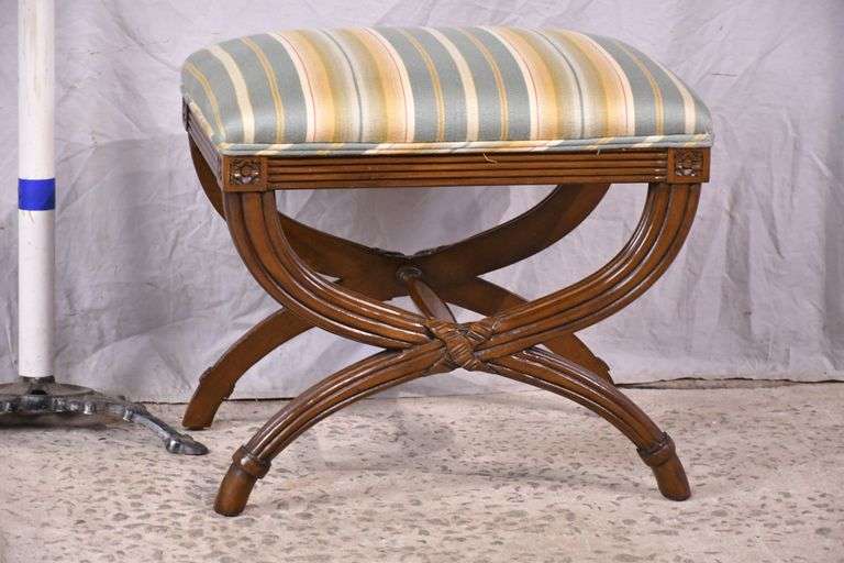 Karges "X" base vanity bench; 68-7811