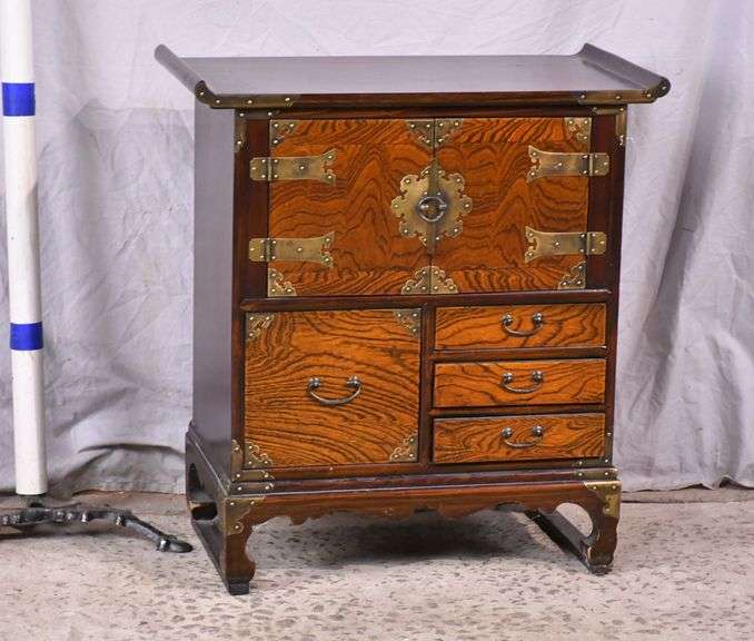 Small Oriental style side chest; 68-7896