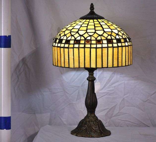 Small lamp with stained glass shade; 1116-845