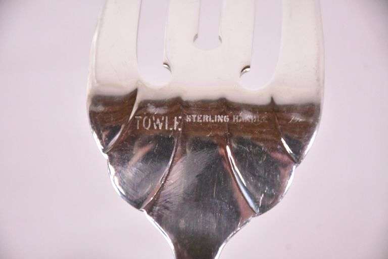 Set of 4 Towle "King Richard" serving pieces with sterling handles; 971-254