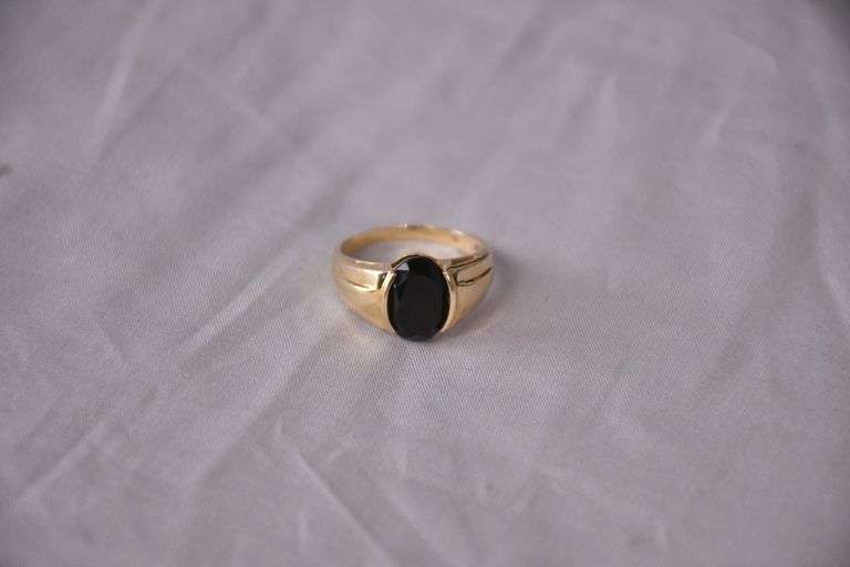 10k gold ring with onyx stone; 13227-008