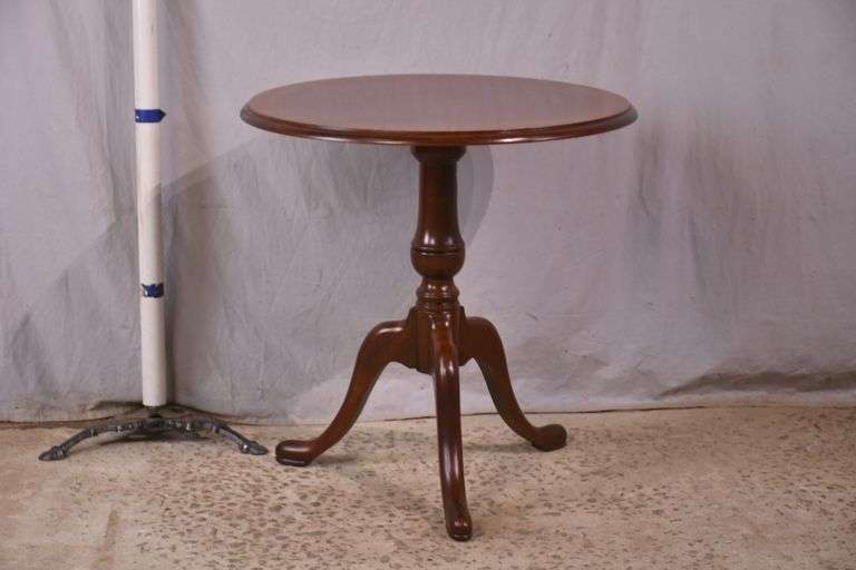 Round mahogany side table with banded top; 68-6846