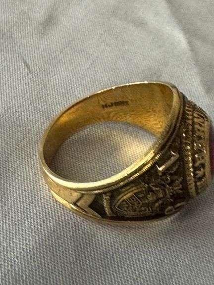 Ladies' 10kt gold Barnwell Highschool 1968 class ring with ruby center stone; 13227-027
