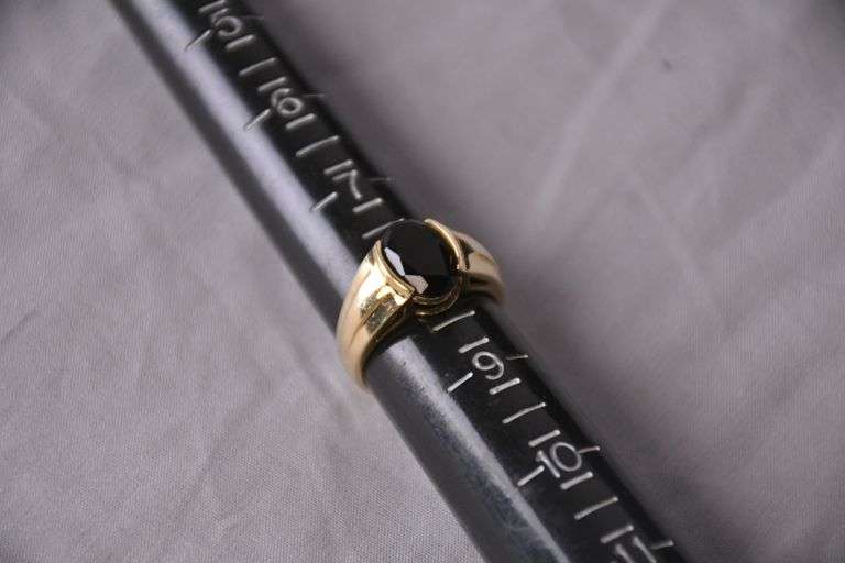 10k gold ring with onyx stone; 13227-008