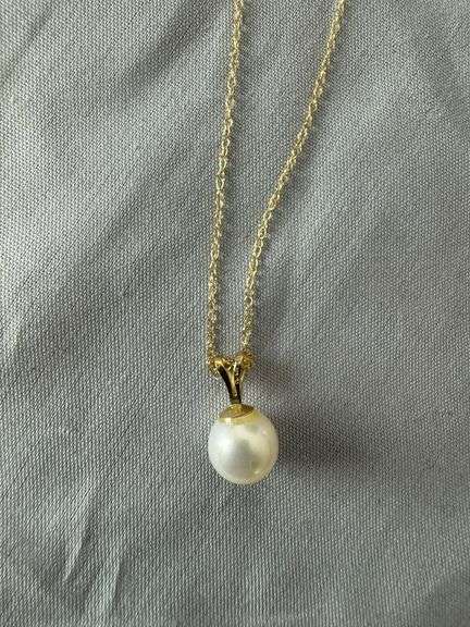 14kt gold necklace with pearl and 10kt gold pendant; 13227-024