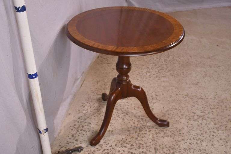 Round mahogany side table with banded top; 68-6846