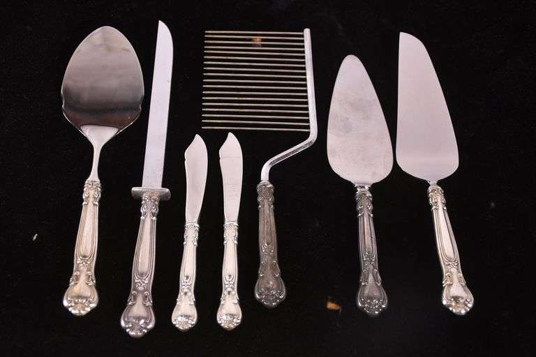 7 miscellaneous Gorham "Chantilly" serving pieces with sterling silver handles; 971-276