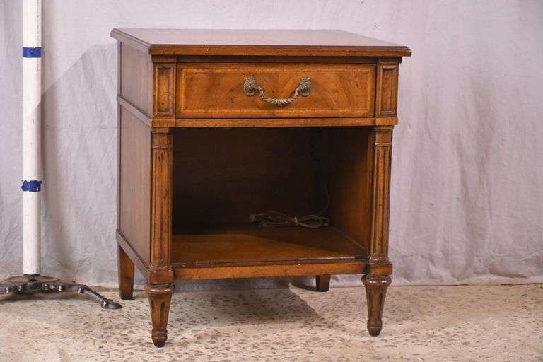 Henredon inlaid walnut single drawer open front nightstand; 68-6865D