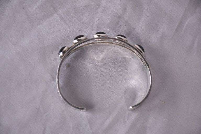 Sterling silver bracelet with sapphire stones; 155-1083