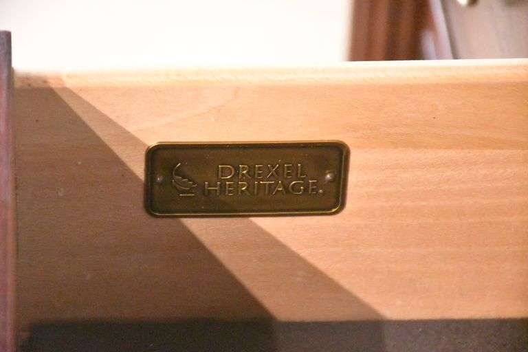 Drexel Heritage mahogany server with reeded columns; 68-6858