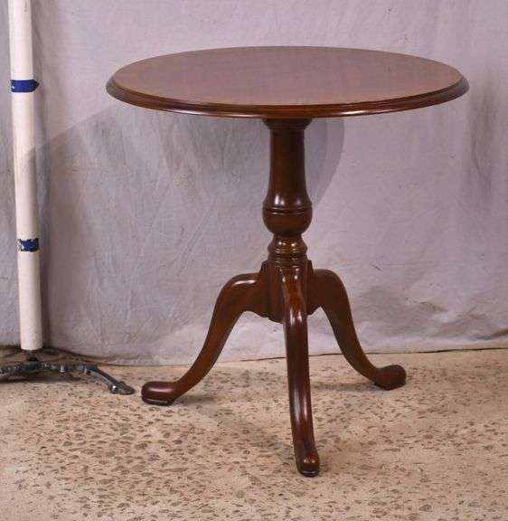 Round mahogany side table with banded top; 68-6846