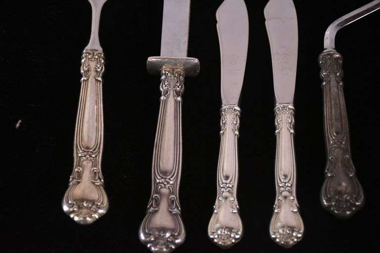 7 miscellaneous Gorham "Chantilly" serving pieces with sterling silver handles; 971-276