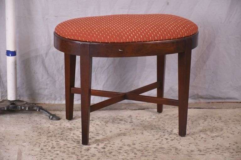 Kindel oval mahogany vanity bench; 28-2720
