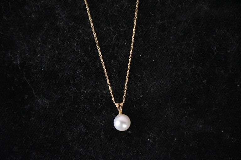 14kt gold necklace with pearl and 10kt gold pendant; 13227-024
