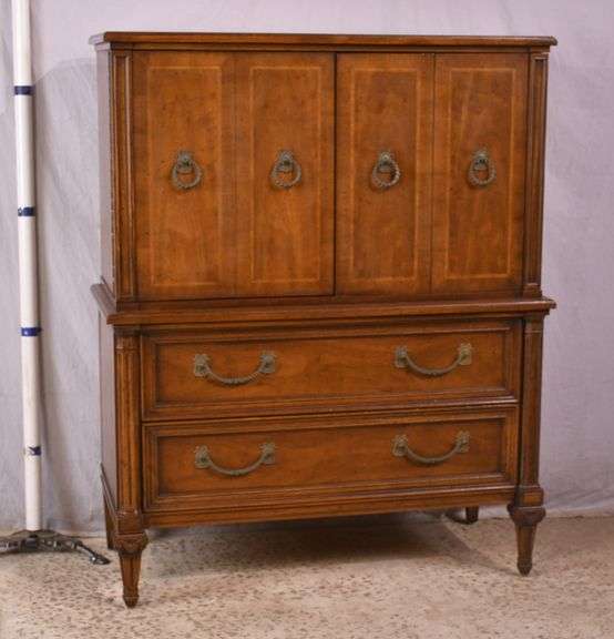 Henredon inlaid walnut chest on chest with fitted interior; 68-6865A