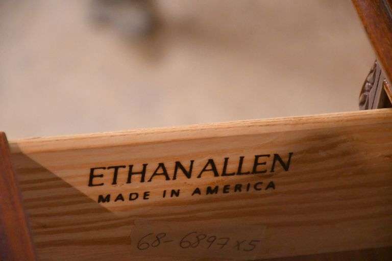 Ethan Allen inlaid crotch mahogany 9 drawer dresser; 68-6897C
