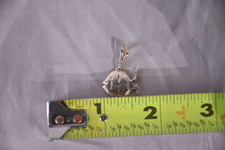 14kt white gold fish pendant; 13227-013