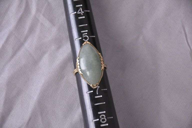 14kt gold ring with marquis jade stone; 13227-016