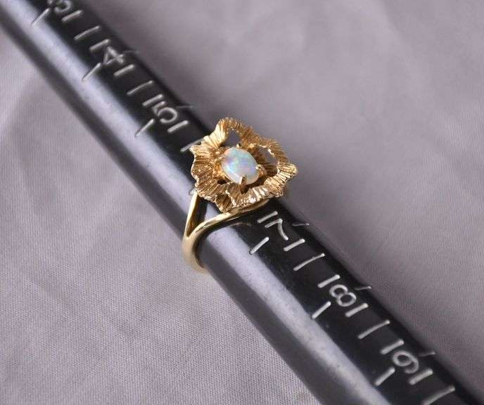 14kt gold opal flower ring; 13227-019