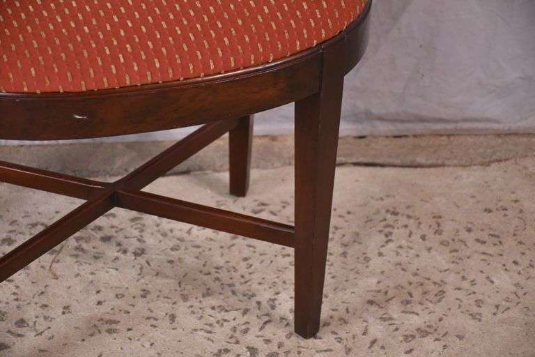 Kindel oval mahogany vanity bench; 28-2720