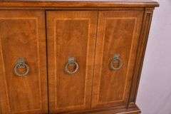 Henredon inlaid walnut chest on chest with fitted interior; 68-6865A
