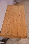 Pine coffee table with turned legs; 68-6802