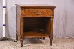 Henredon inlaid walnut single drawer open front nightstand; 68-6865D