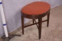 Kindel oval mahogany vanity bench; 28-2720