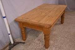 Pine coffee table with turned legs; 68-6802