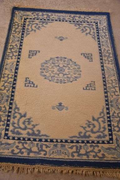 4.1'x6.0' hand knotted blue and off-white rug; 18305-006