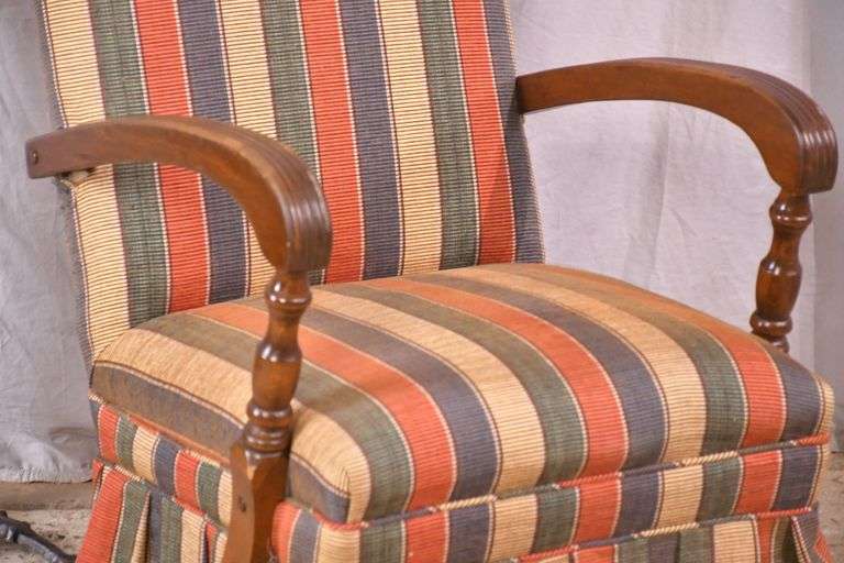 Open armchair with striped fabric; 5038-007