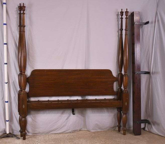 Henkel-Harris mahogany 4 poster bed with rails; 192-3090