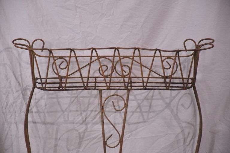 Iron console planter; 17937-022
