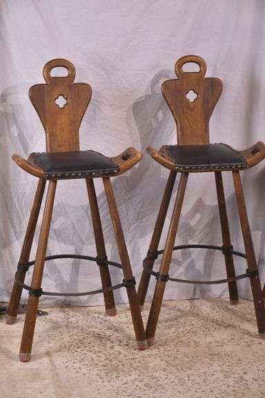 Set of 4 bar chairs with iron foot rests; 1116-727