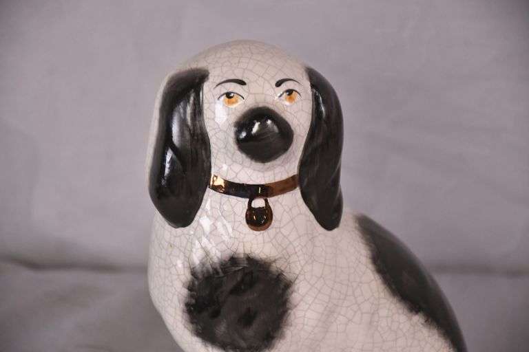Staffordshire porcelain dog; 18308-016