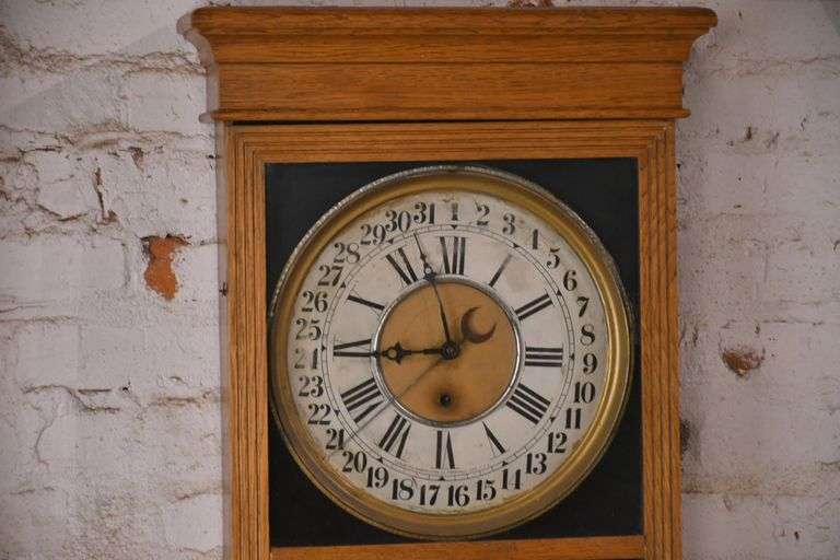 Sessions vintage calendar wall clock with oak case; 10271-065