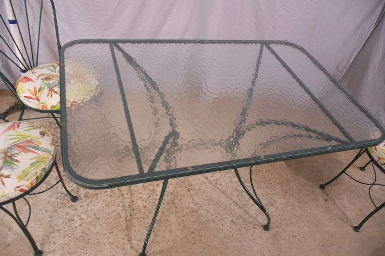 Green metal 5 piece patio dining set; 155-1105