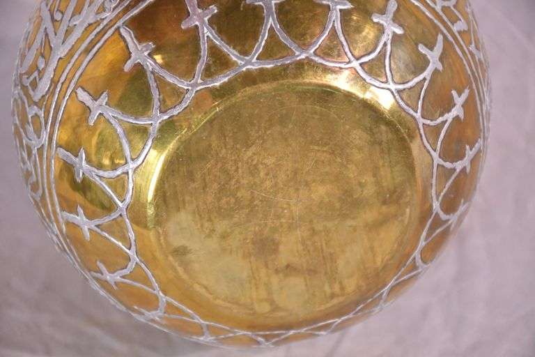 Small brass planter; 155-1112