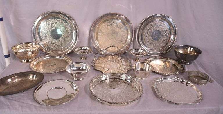 Large group of miscellaneous silverplate items; 16721-064A
