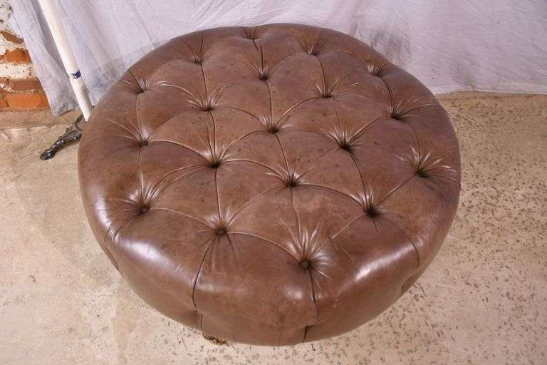 Round tufted leather ottoman; 55-12251