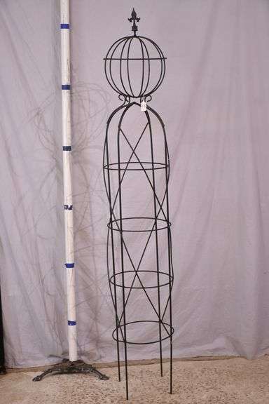 Vintage black iron topiary trellis; 869-611