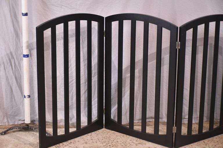 4 panel folding gate/divider; 12133-006