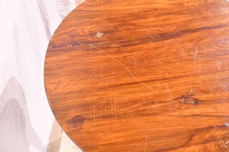 Round side table with carved skirt; 1153-096