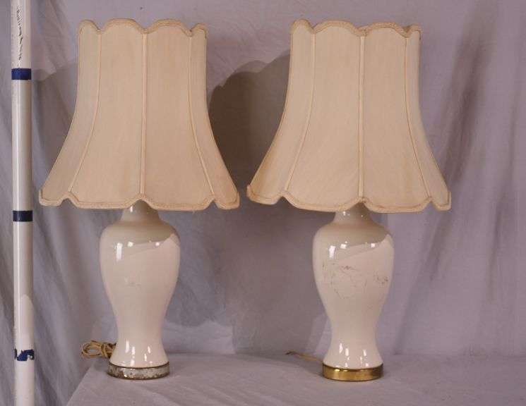 Pair of ceramic lamps with shades; 55-12276